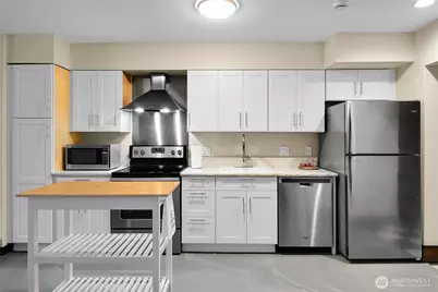 1100 106th Avenue NE #801, Bellevue, WA 98004 - Photo 11