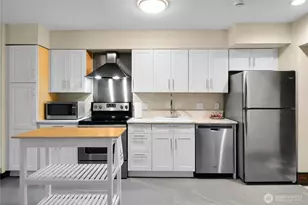 1100 106th Ave NE, Bellevue, WA 98004 - Photo 11