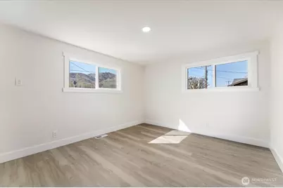 916 E Johnson Avenue, Chelan, WA 98816 - Photo 23