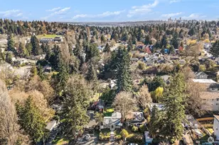 2327 NE 86th St, Seattle, WA 98115 - Photo 15