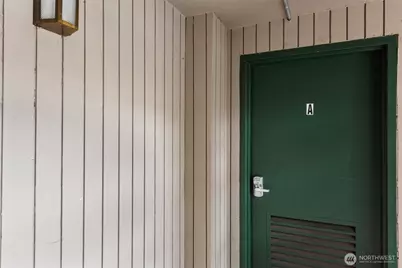 812 100th Avenue NE #202, Bellevue, WA 98004 - Photo 13