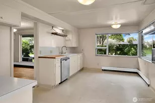 4719 NE Park Pl, Seattle, WA 98115 - Photo 13