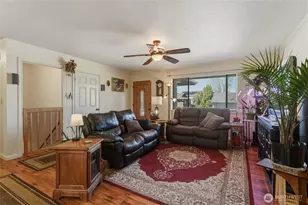 1140 SE Colonial Dr, College Place, WA 99362 - Photo 3