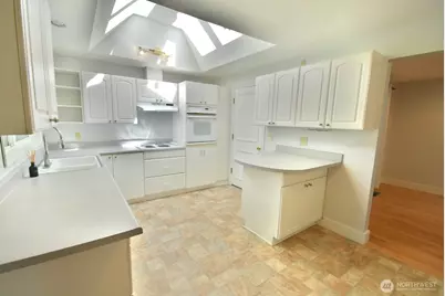 215 163rd Place SE, Bellevue, WA 98008 - Photo 5