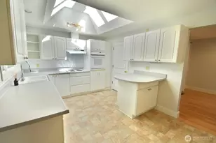 215 163rd Pl SE, Bellevue, WA 98008 - Photo 5