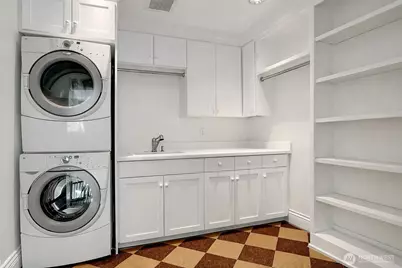 8975 NE 10th Street, Bellevue, WA 98004 - Photo 19