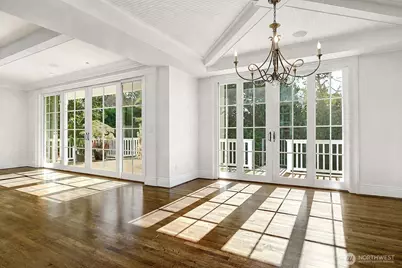 8975 NE 10th Street, Bellevue, WA 98004 - Photo 3