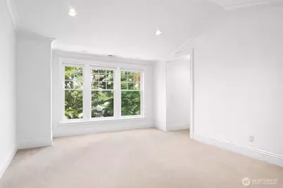 8975 NE 10th Street, Bellevue, WA 98004 - Photo 19
