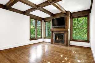 8975 NE 10th St, Bellevue, WA 98004 - Photo 13