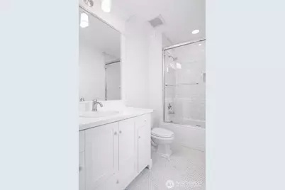 8975 NE 10th Street, Bellevue, WA 98004 - Photo 13