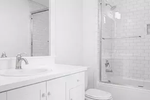 8975 NE 10th St, Bellevue, WA 98004 - Photo 13