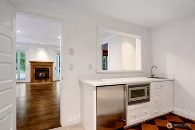 8975 NE 10th Street, Bellevue, WA 98004 - Photo 15