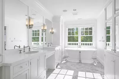 8975 NE 10th Street, Bellevue, WA 98004 - Photo 17