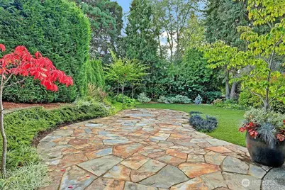 8975 NE 10th Street, Bellevue, WA 98004 - Photo 27