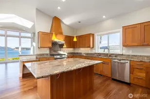 2720 Oakes Ave, Anacortes, WA 98221 - Photo 9