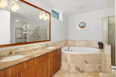 2716 Elliott Avenue #1204, Seattle, WA 98121 - Photo 15