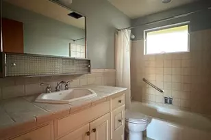 1253 NE 104th St, Seattle, WA 98125 - Photo 11