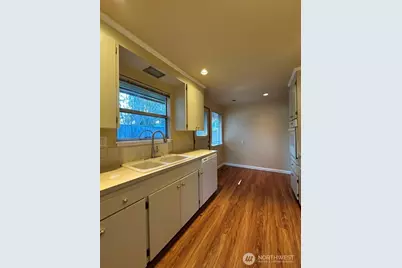 1253 NE 104th Street, Seattle, WA 98125 - Photo 9