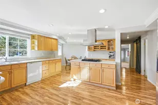 7919 194th Pl SW, Edmonds, WA 98026 - Photo 9