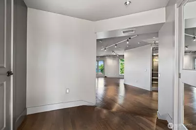 745 Bellevue Avenue E #402, Seattle, WA 98102 - Photo 9