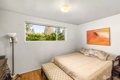 10529 NE 20th Place, Bellevue, WA 98004 - Photo 17