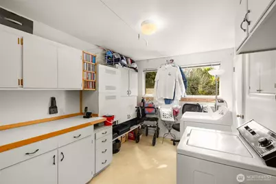 10529 NE 20th Place, Bellevue, WA 98004 - Photo 15