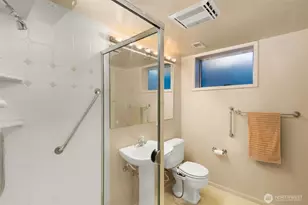 10529 NE 20th Pl, Bellevue, WA 98004 - Photo 23