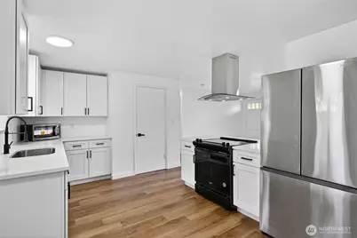 920 SW Bowmer St, Oak Harbor, WA 98277 - Photo 9