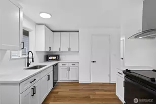 920 SW Bowmer St, Oak Harbor, WA 98277 - Photo 7