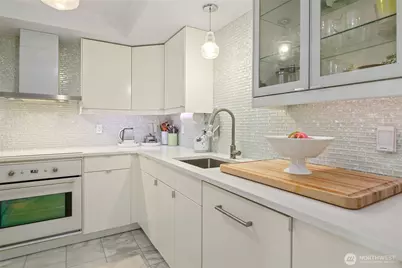 135 N 46th Street #101, Seattle, WA 98103 - Photo 5