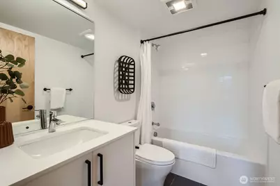 517 Howe Street #B, Seattle, WA 98109 - Photo 15