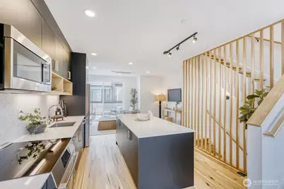 517 Howe Street #B, Seattle, WA 98109 - Photo 3