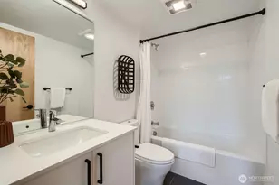 517 Howe St, Seattle, WA 98109 - Photo 17