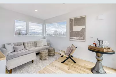 517 Howe Street #B, Seattle, WA 98109 - Photo 19