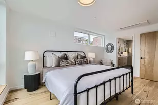 517 Howe St, Seattle, WA 98109 - Photo 11