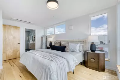 517 Howe Street #B, Seattle, WA 98109 - Photo 13