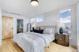 517 Howe St, Seattle, WA 98109 - Photo 13