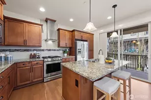 1321 Greenwich Walk NE, Issaquah, WA 98029 - Photo 9