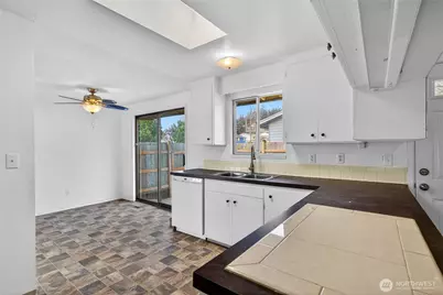 282 SW 10th Ave, Oak Harbor, WA 98277 - Photo 11