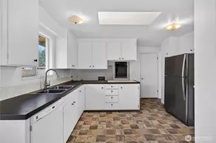 282 SW 10th Ave, Oak Harbor, WA 98277 - Photo 9