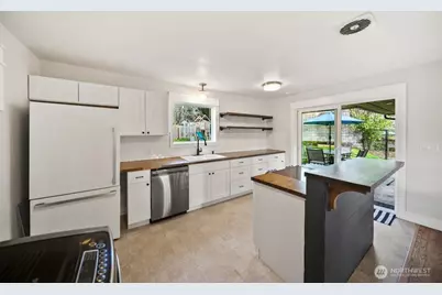 6516 Lake Drive, Bremerton, WA 98312 - Photo 13