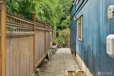 9533 Lake Shore Boulevard NE #A, Seattle, WA 98115 - Photo 15