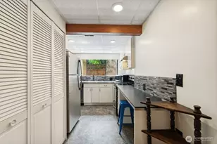 9533 Lake Shore Blvd NE, Seattle, WA 98115 - Photo 11