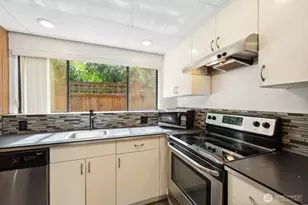 9533 Lake Shore Blvd NE, Seattle, WA 98115 - Photo 13