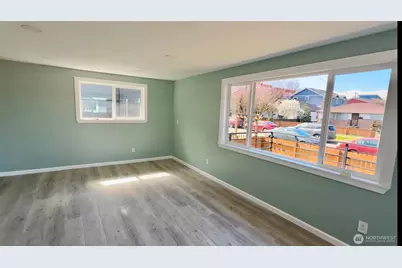 9040 17th Avenue SW, Seattle, WA 98106 - Photo 3