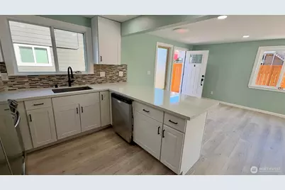 9040 17th Avenue SW, Seattle, WA 98106 - Photo 29