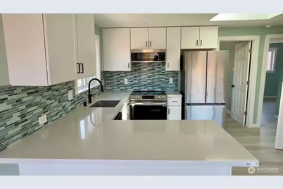 9040 17th Avenue SW, Seattle, WA 98106 - Photo 5