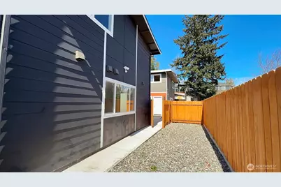 9040 17th Avenue SW, Seattle, WA 98106 - Photo 19