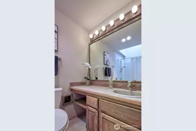 909 N 35th Street #402, Seattle, WA 98103 - Photo 13