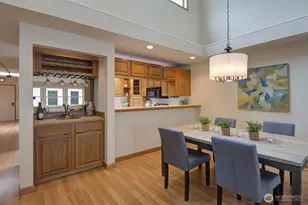 909 N 35th St, Seattle, WA 98103 - Photo 11